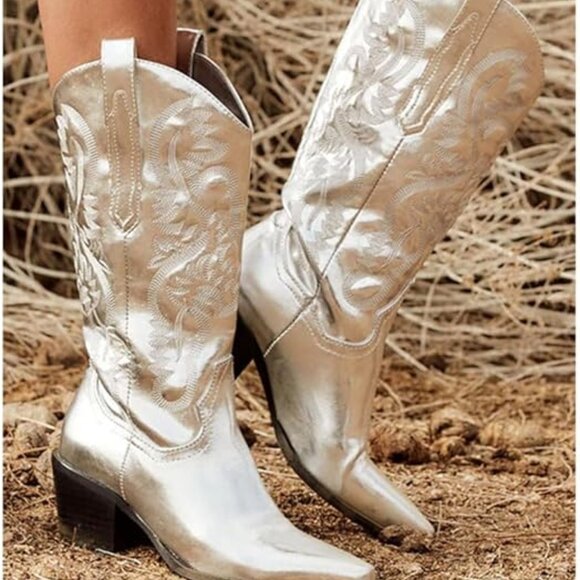 Woman's cowgirl silver boots